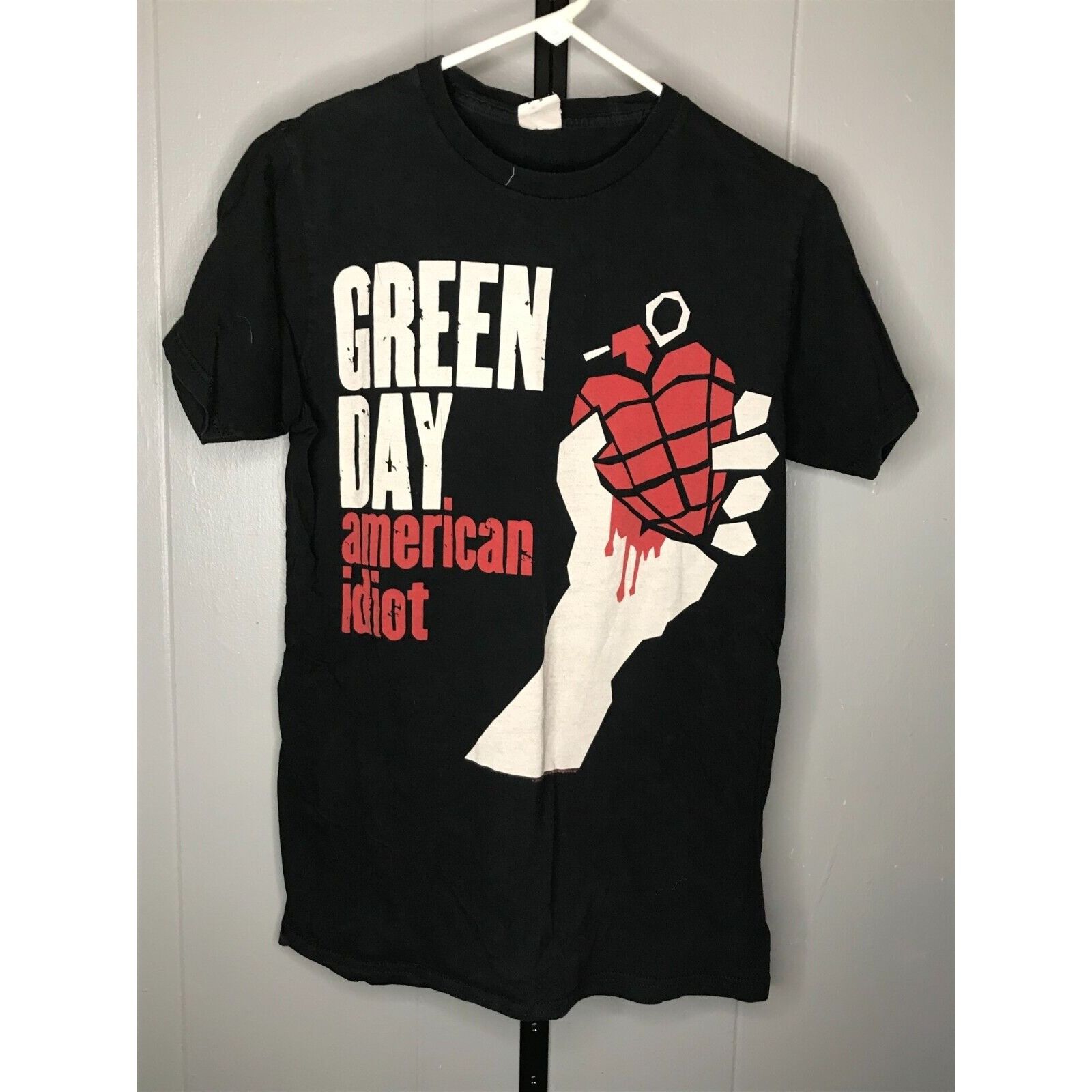 Vintage Y2k Green Day American Idiot Punk Music T Shirt Sz M Hoodie, Sweatshirt | FlexRushtees.com