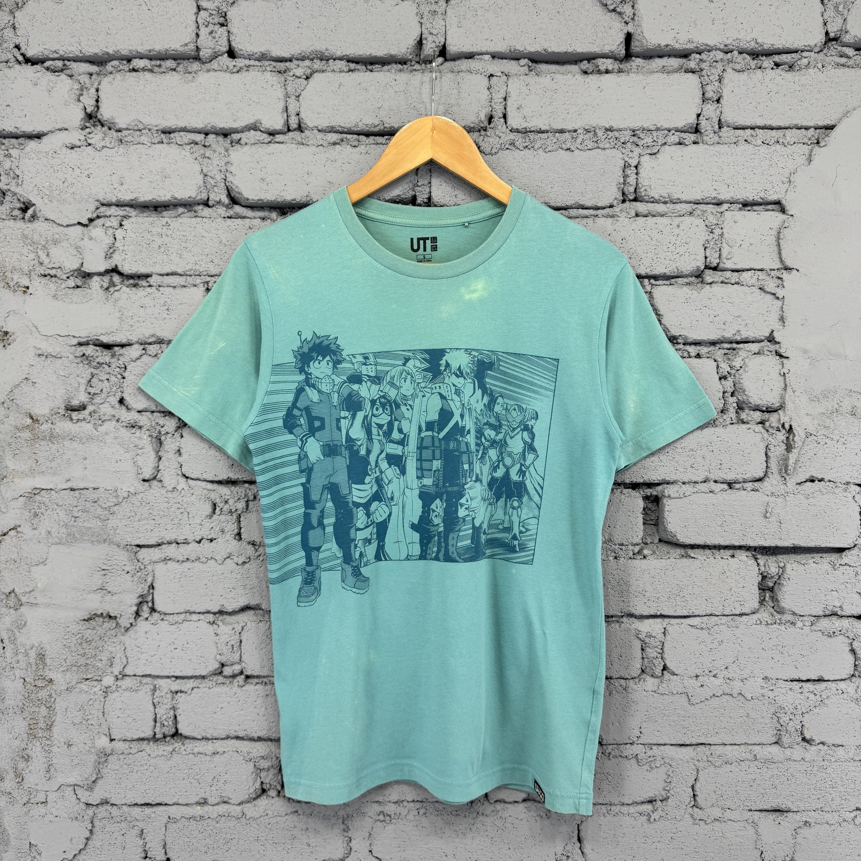 Sunfaded Uniqlo Ut My Hero Academia Group Tshirt