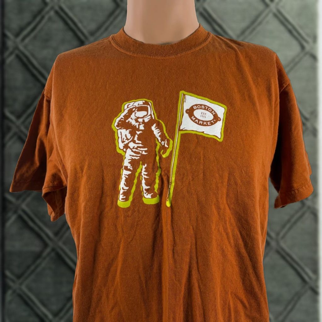 Gildan Vintage Boston Market T Shirt Men M Brown Graphic Print 90s Restaurant Astronaut Short Sleeve