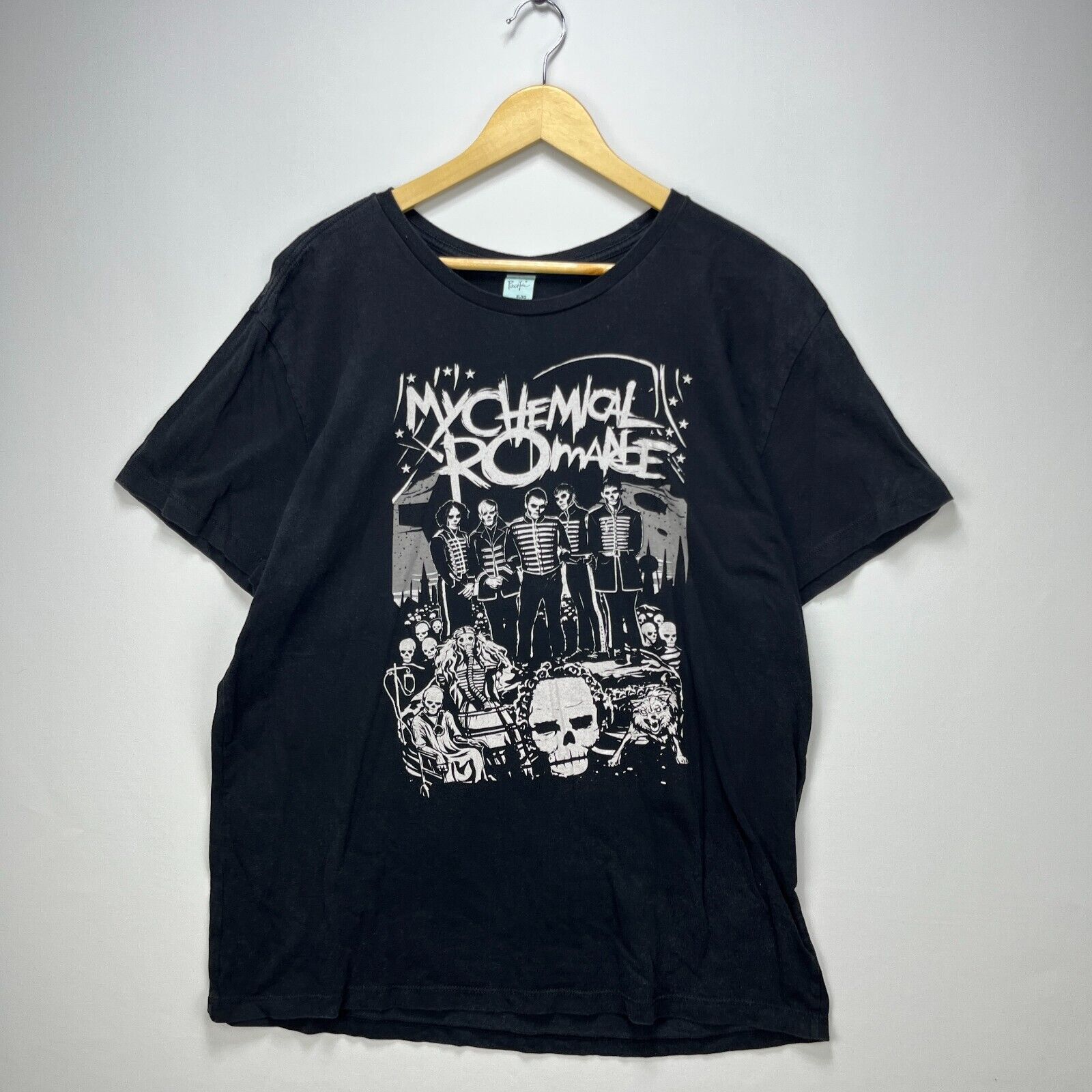 Vintage Y2k My Chemical Romance Band T Shirt Xl Hoodie, Sweatshirt | FlexRushtees.com