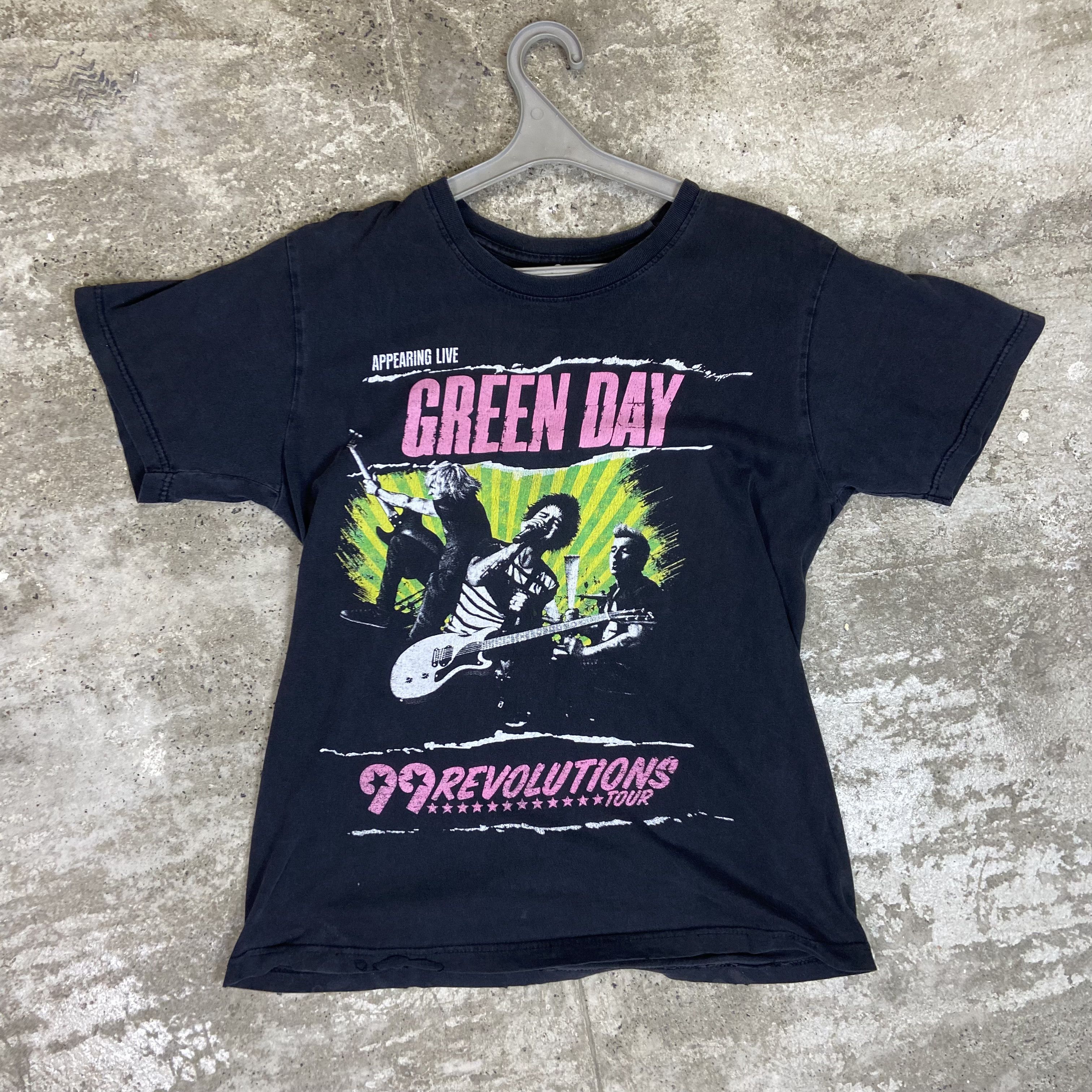 Vintage 1999 Green Day Revolutions Very Rare Vintage Tee 565 Hoodie, Sweatshirt | FlexRushtees.com