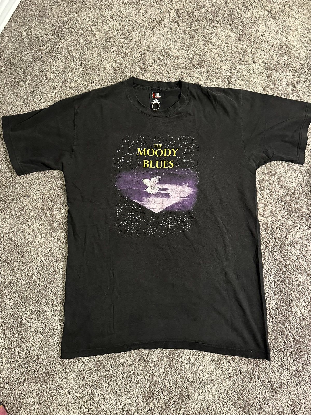 Giant X Vintage 1997 Moody Blues Tour Shirt Giant Tag Hoodie, Sweatshirt | FlexRushtees.com