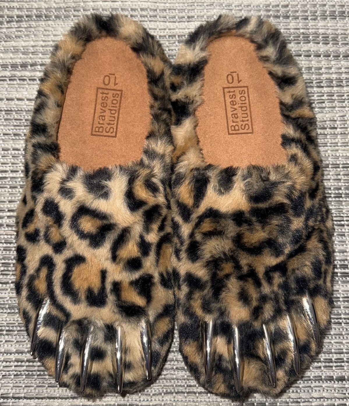 Studios Bravest Studio Bear Claws Cheetah