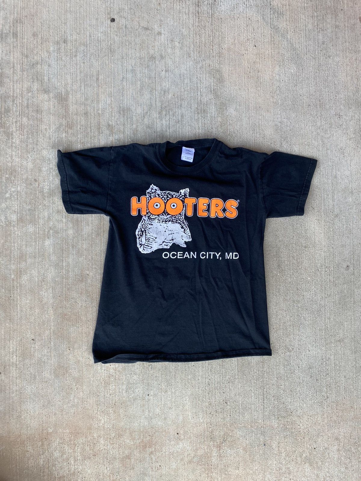 Gildan Hooters 2010 Ocean City T Shirt