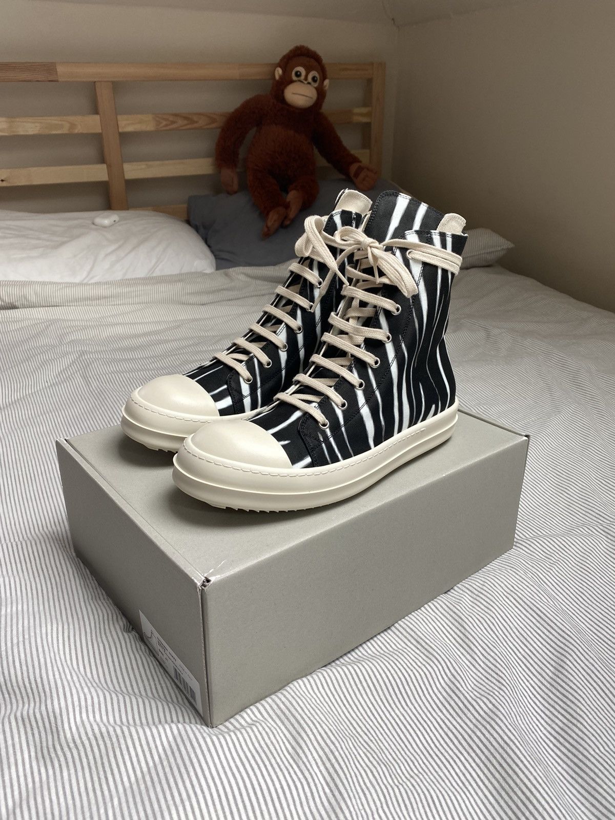 Owens Drkshdw Rick Owens Ramones Zebra Black White Fw21 Gethsemane 41 T-Shirts, Hoodie, Sweatshirt | AU16VibeMintTees.com