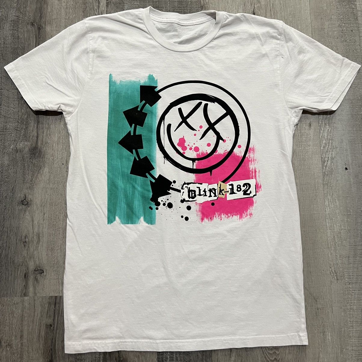 Band Tees Blink 182 White Smiley Face Logo Y2k Concert Band T Shirt Hoodie, Sweatshirt | FlexRushtees.com