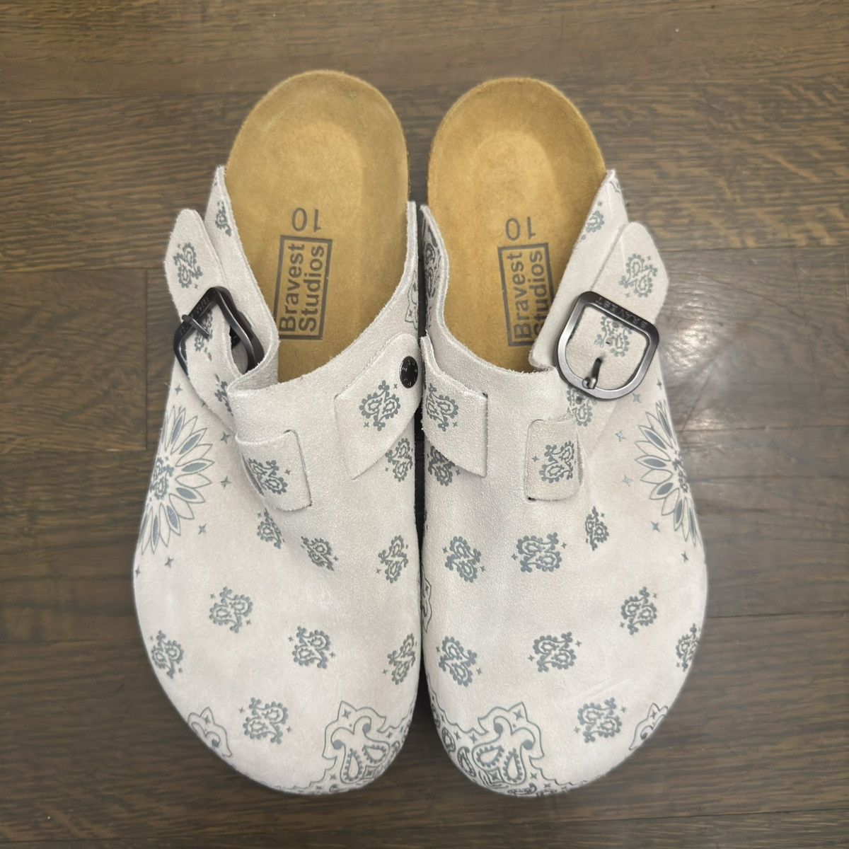 Studios Bravest Studios Cream Suede Paisley Clogs Sz10