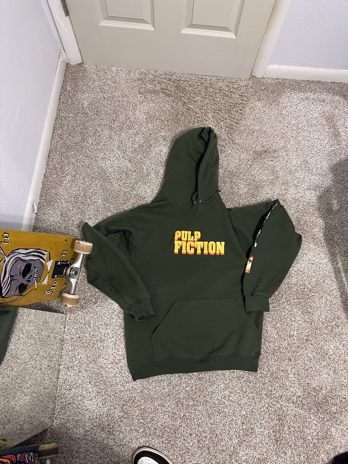 Vintage Quentin Tarantino S Pulp Fiction 1994 Hoodie Size Medium T-Shirts, Sweatshirt | FlexRushtees.com