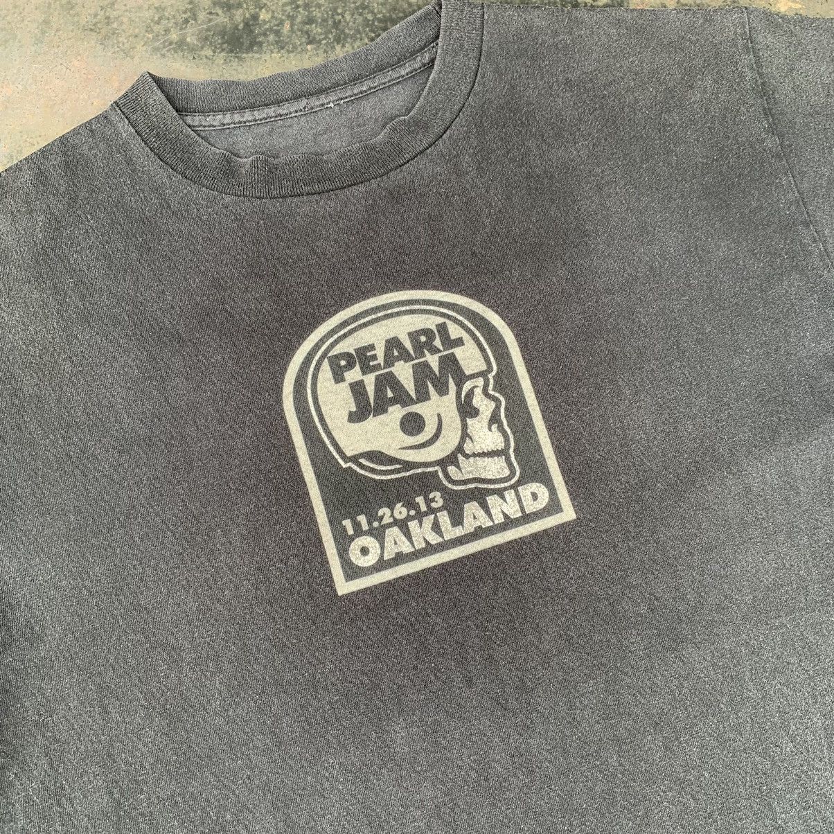 Vintage Pearl Jam Oakland 2013 Raiders Eddie Vedder T-Shirts, Hoodie, Sweatshirt | FlexRushtees.com