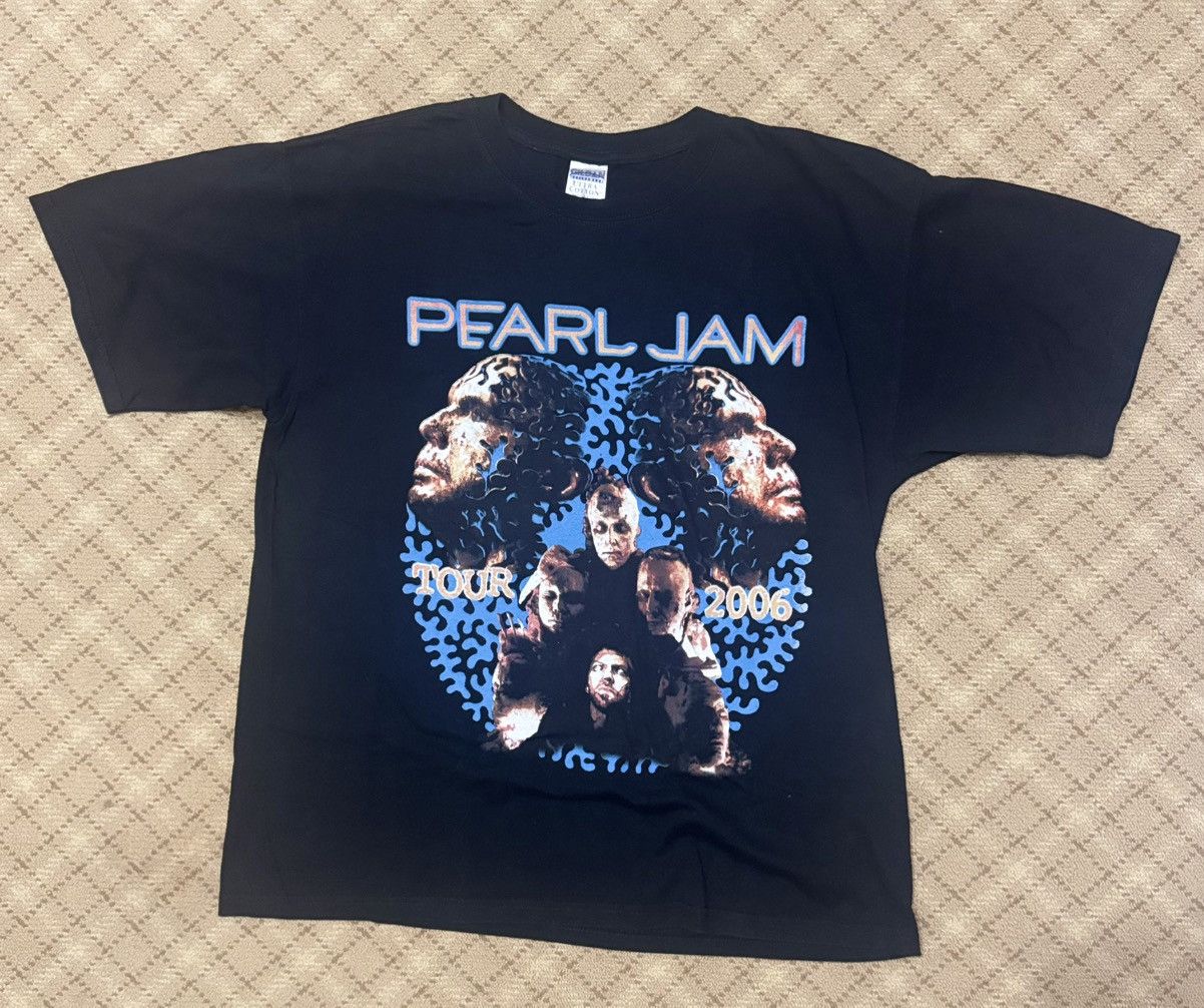 Gildan Pearl Jam 2006 Tour Tee Avocado Album Era Hoodie, Sweatshirt | AU16VibeMintTees.com