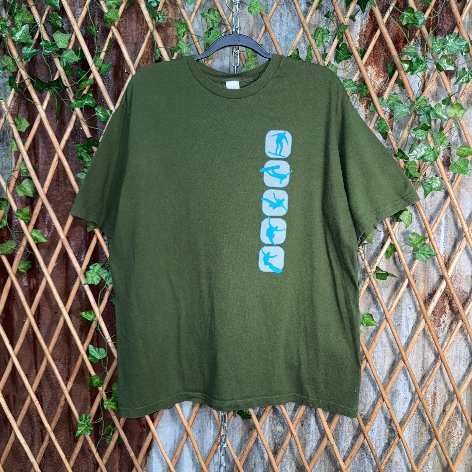 Vintage Y2k Gap Essential Skate Surf Snowboard 2000s T Shirt