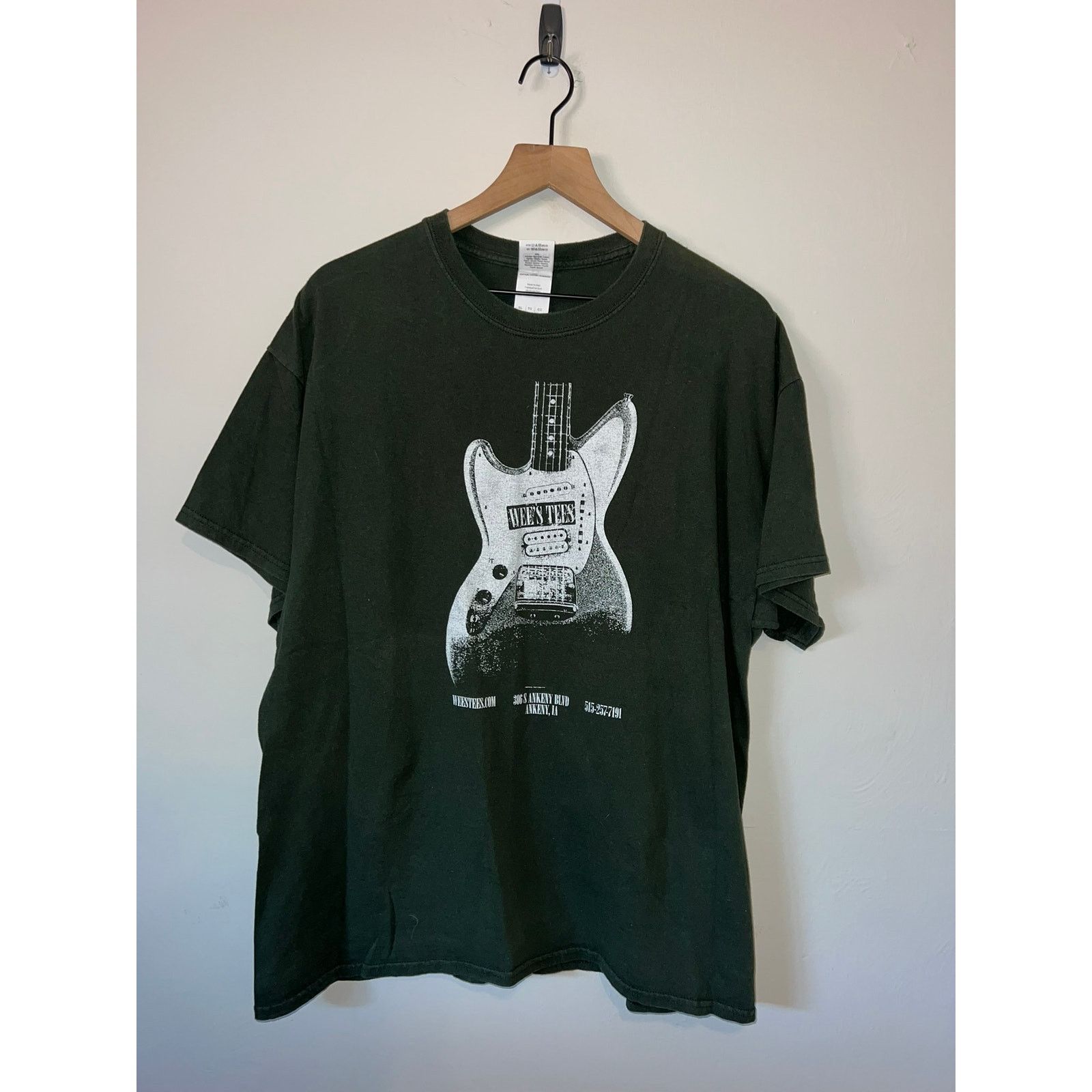 Gildan Vintage Wees Tees Shirt Green Guitar Music Graphic Tee 2000s