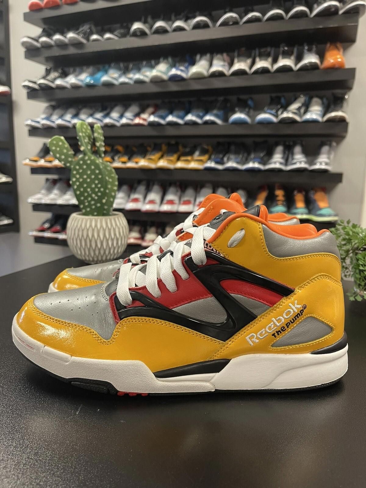 Size 8 Reebok Omni Pump Voltron Rare Toy Collectible