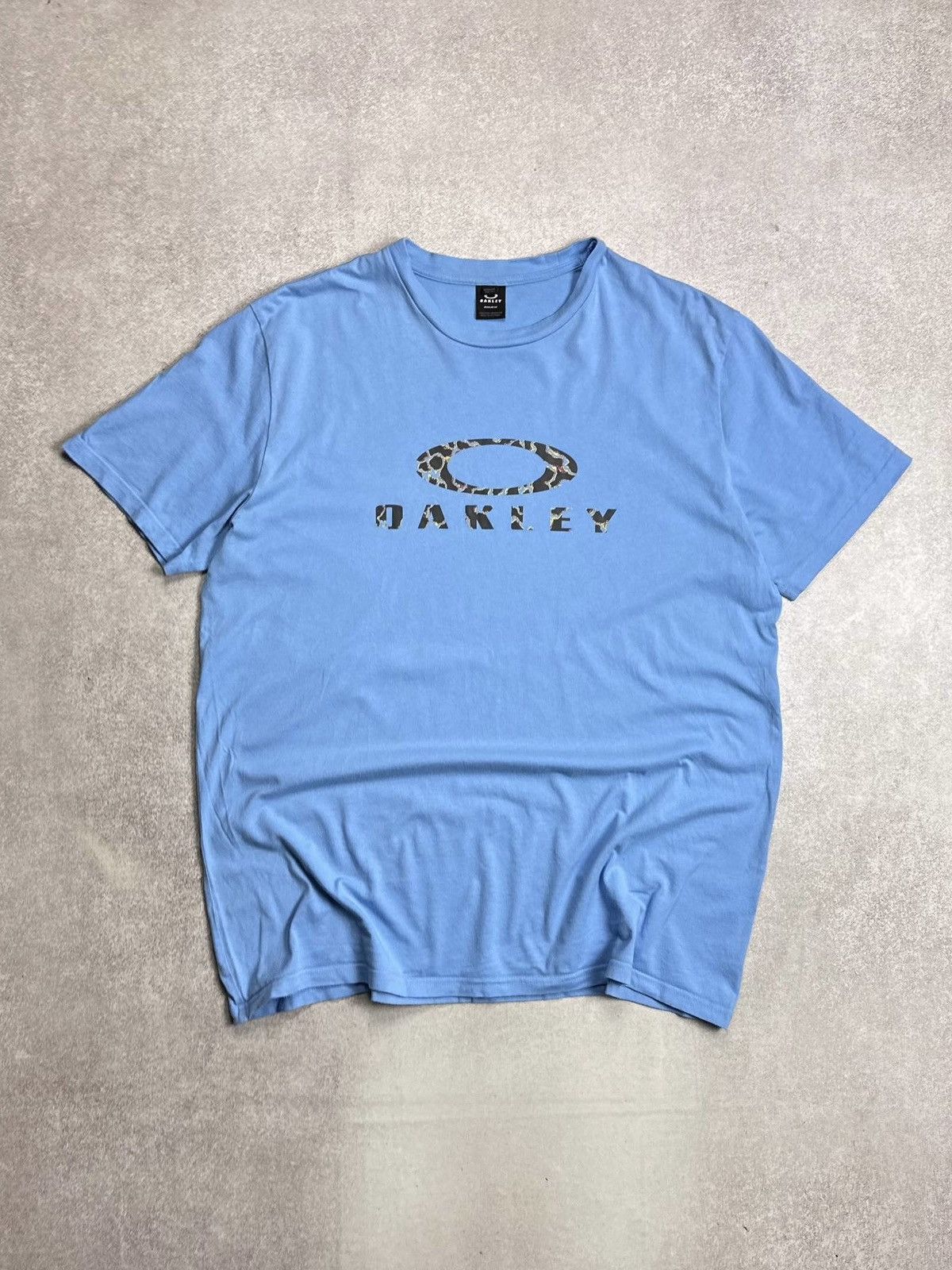 Vintage Oakley Leopard Logo Boxy T Shirt Big Logo Xxl Hoodie, Sweatshirt | FlexRushtees.com
