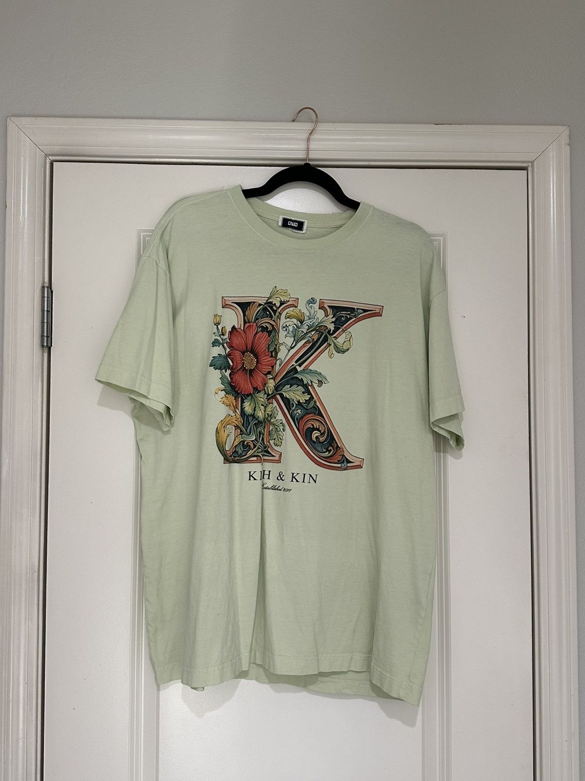 Kith Floral K Vintage Tee L Hoodie, Sweatshirt | FlexRushtees.com
