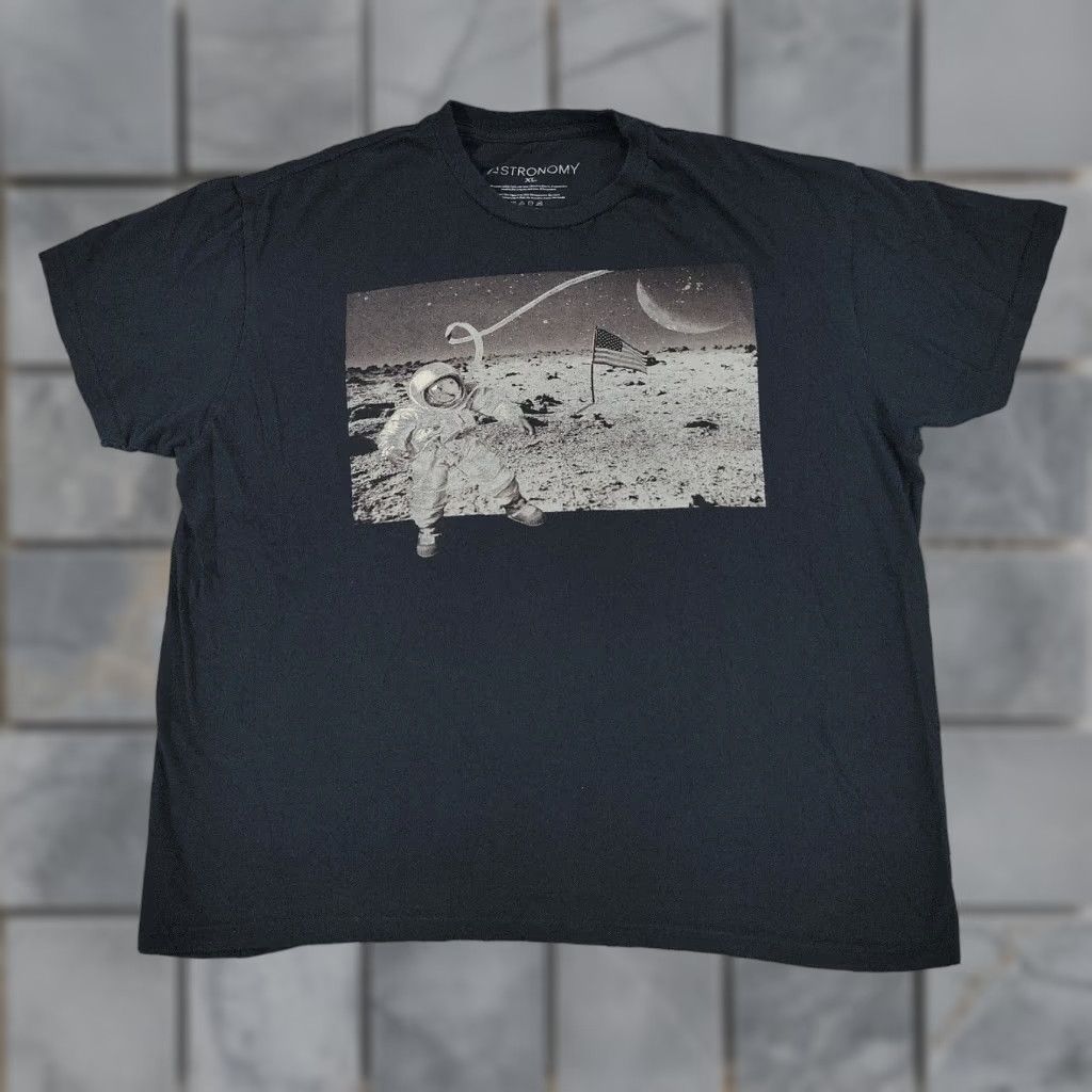 Vintage Astronomy Men S T Shirt Short Sleeve Crew Neck Black Astronaut Moon Landing Graphic