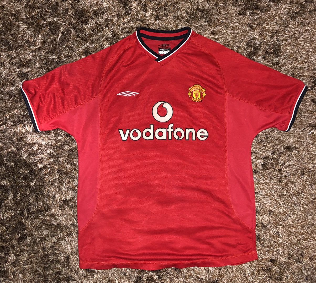 Umbro Manchester United 2000 02 Home Jersey T-Shirts, Hoodie, Sweatshirt | FlexRushtees.com