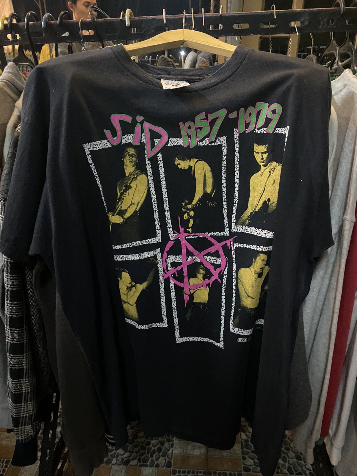 Vintage Tshirt Sid Vicious Sex Pistols Copyright 1995 Hoodie, Sweatshirt | FlexRushtees.com