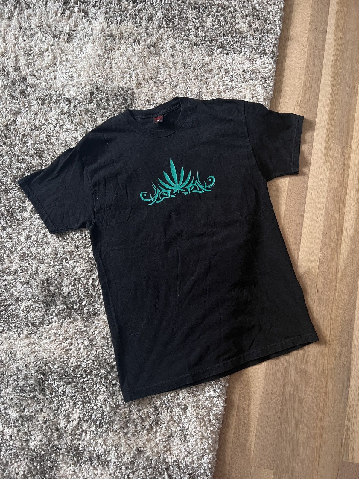 Victim Fashion Victim Tribal Weed T Shirt Size Large