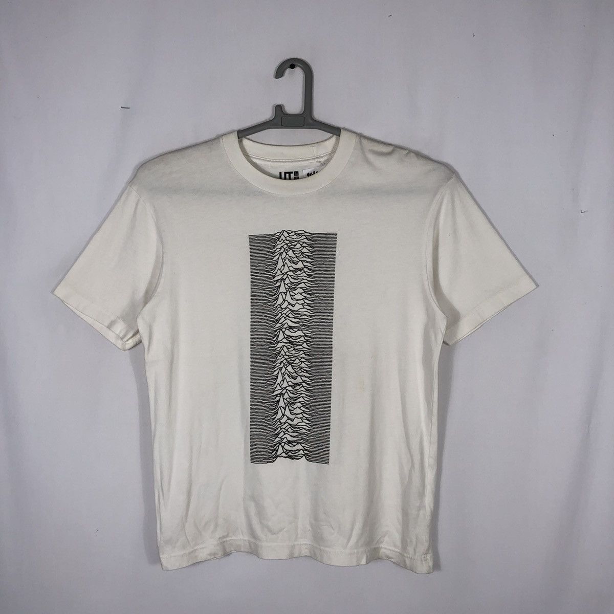 Joy Division X Uniqlo Joy Divison Unknown Pleasures Art By Peter Saville Tee Hoodie, Sweatshirt | FlexRushtees.com