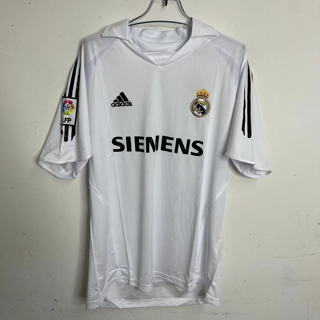 Vintage 2004 05 Beckham Real Madrid Home Soccer Jersey T-Shirts, Hoodie, Sweatshirt | FlexRushtees.com