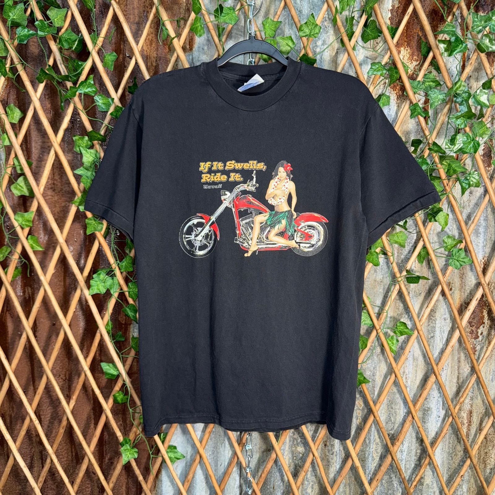 Hanes Vintage Y2k Hawaii Motorcycle Biker Pinup Girl 2000s T Shirt
