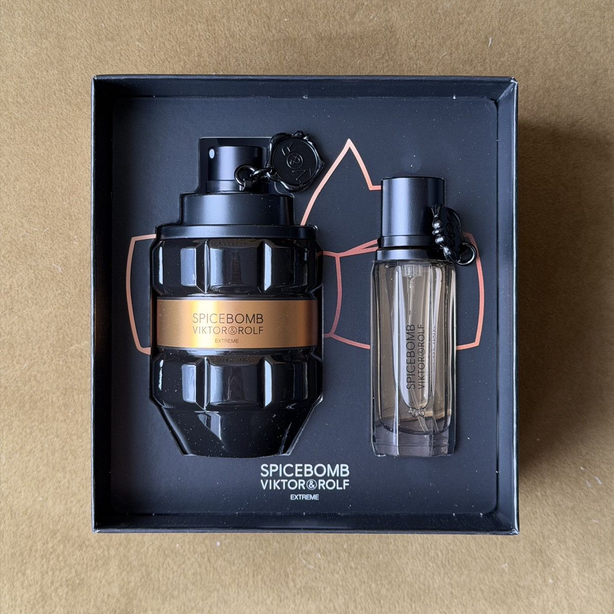 Viktor Rolf New Spicebomb Extreme Eau De Parfum Toilette Gift Set T-Shirts, Hoodie, Sweatshirt | FlexRushtees.com