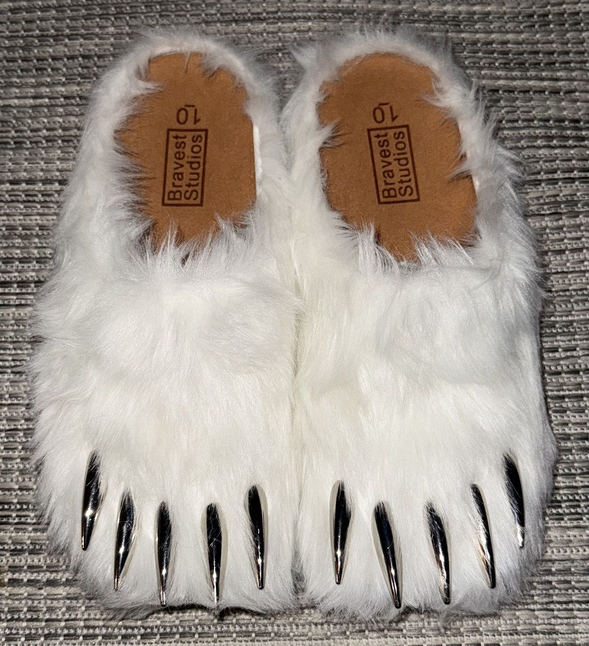 Studios Bravest Studio Bear Claw Mule White
