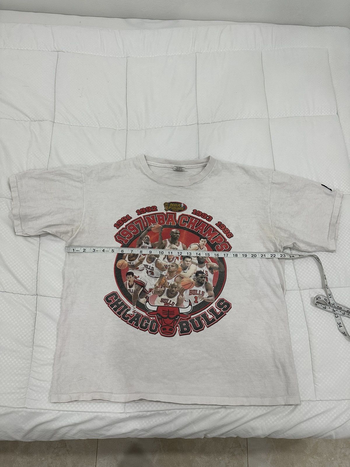 Vintage 1997 Starter Bulls T Shirt