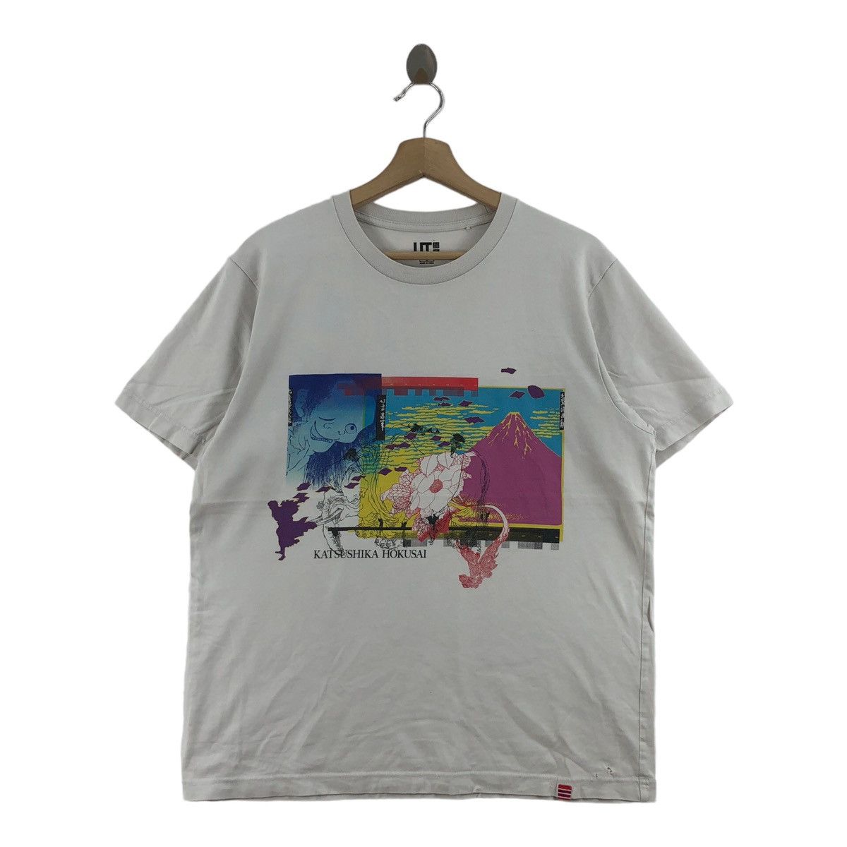 Katsushika Hokusai Uniqlo T Shirt Japanese Artist Hoodie, Sweatshirt | FlexRushtees.com