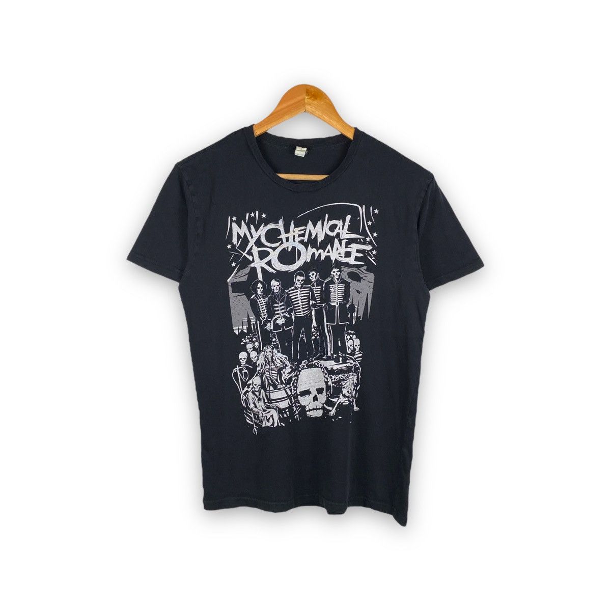 My Chemical Romance X Vintage My Chemical Romance Band T Shirt Black Parade Album Mcr Hoodie, Sweatshirt | FlexRushtees.com