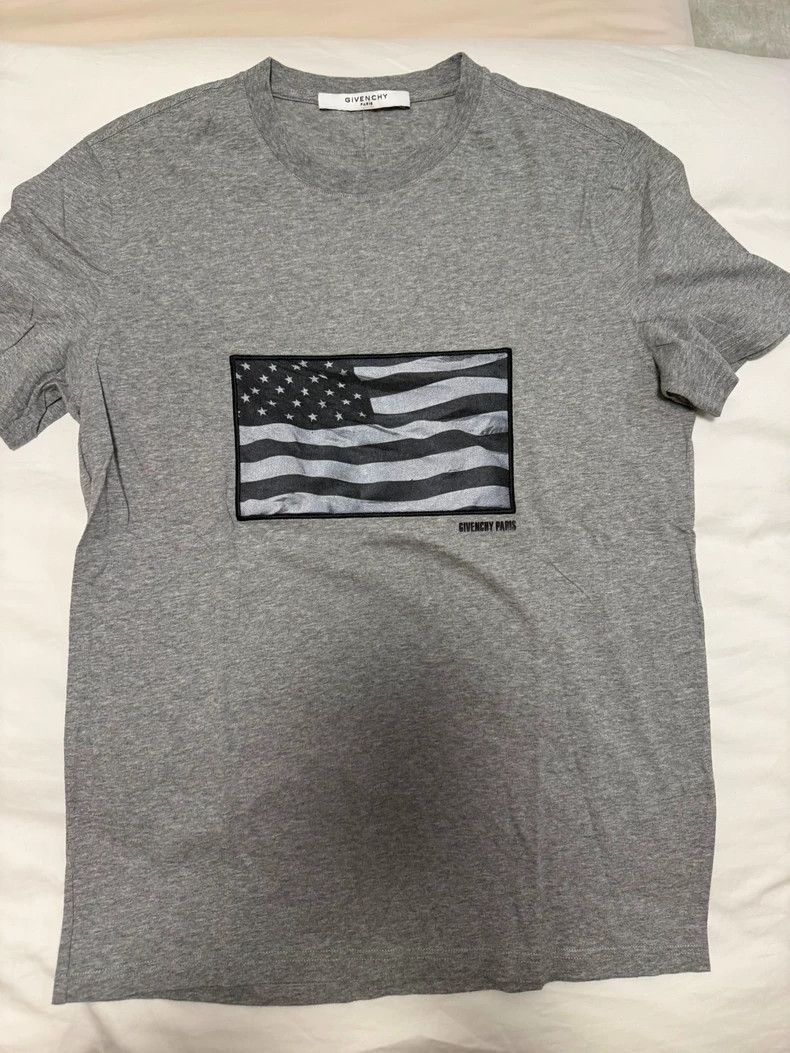 Givenchy T Shirt 80 New Size S Hoodie, Sweatshirt | FlexRushtees.com