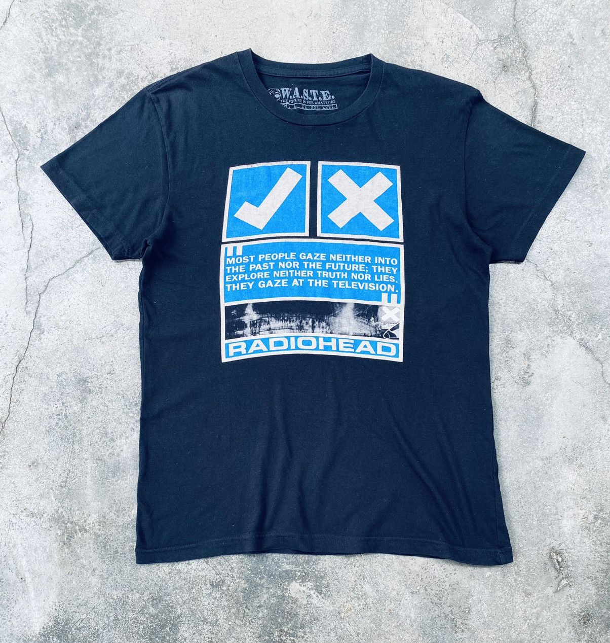 Band Tees Vintage Radiohead Gaze At The Television Rare Band Tees Hoodie, Sweatshirt | FlexRushtees.com