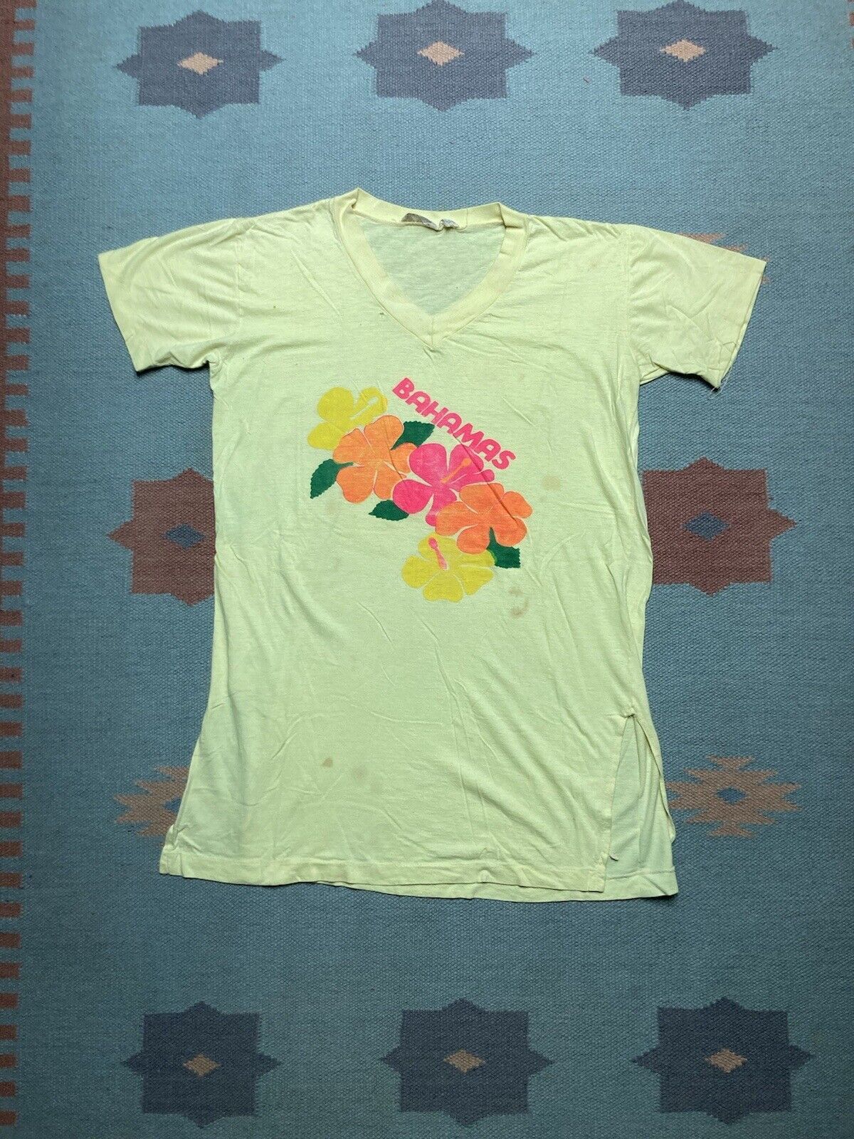 Vintage Vtg 70s V Neck T Shirt Bahamas Flowers Beach Oversize Soft L