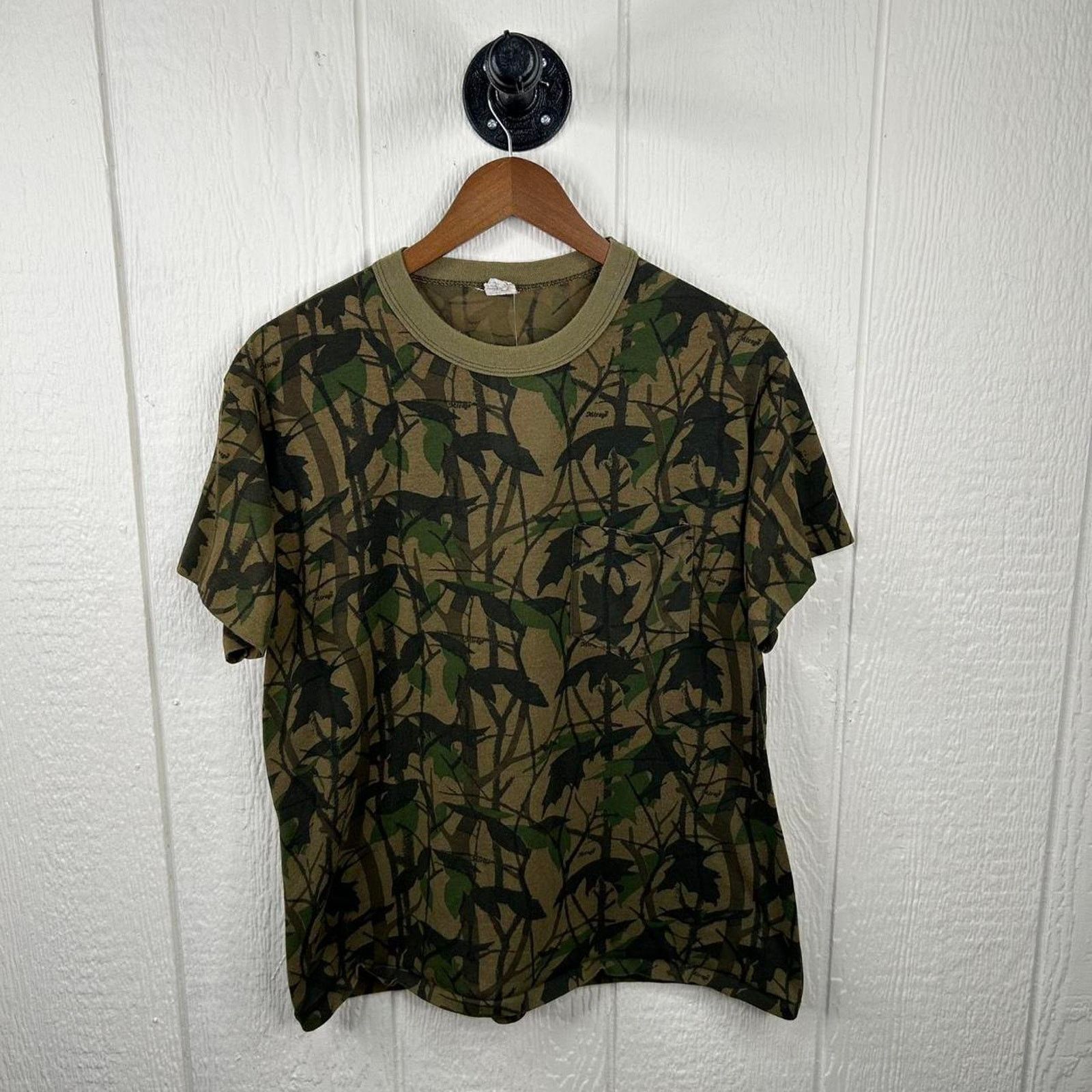 Realtree Vintage 90 S Realtree Woodland Camo Tee Medium Hoodie, Sweatshirt | FlexRushtees.com