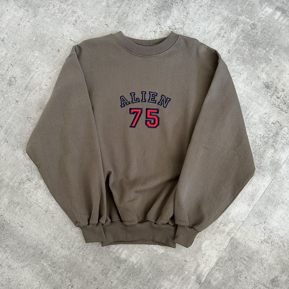 Vintage Alien 75 Y2k Crewneck Sweatshirt Brown