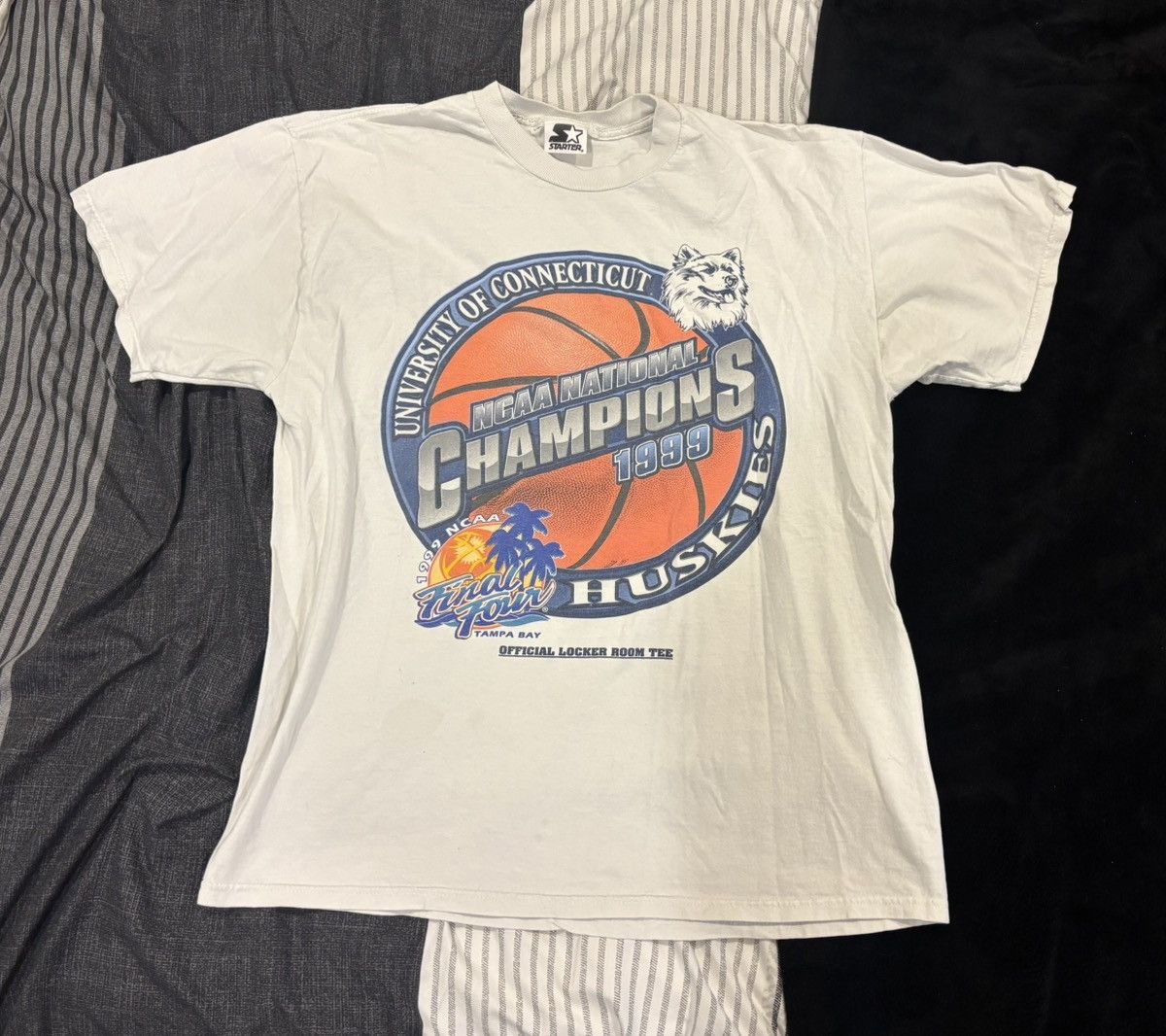 Starter Vintage Uconn Tee