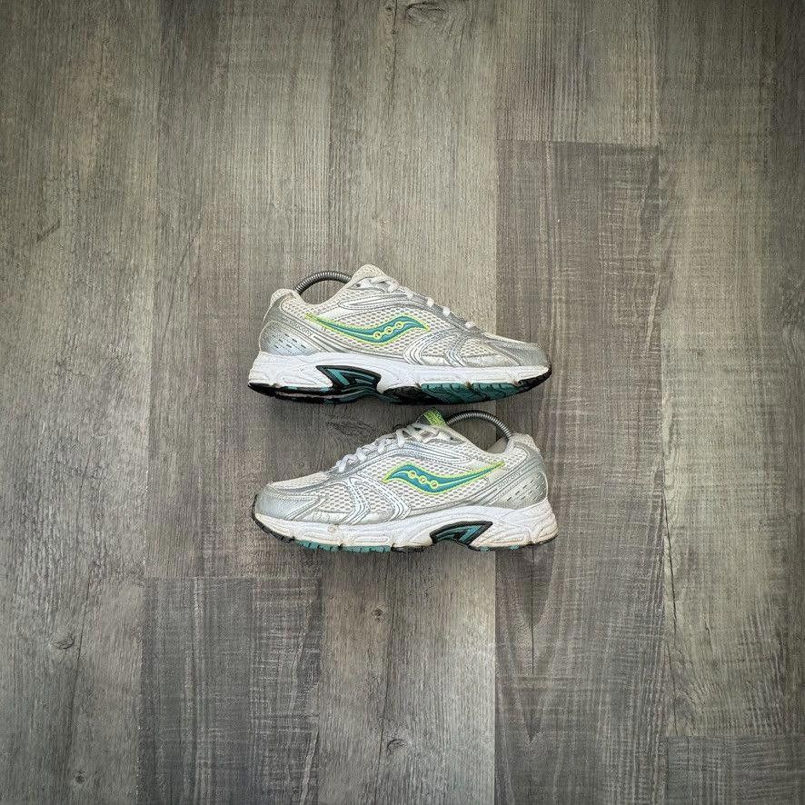 Saucony Vintage Oasis Grid 7 5m T-Shirts, Hoodie, Sweatshirt | AU16VibeMintTees.com