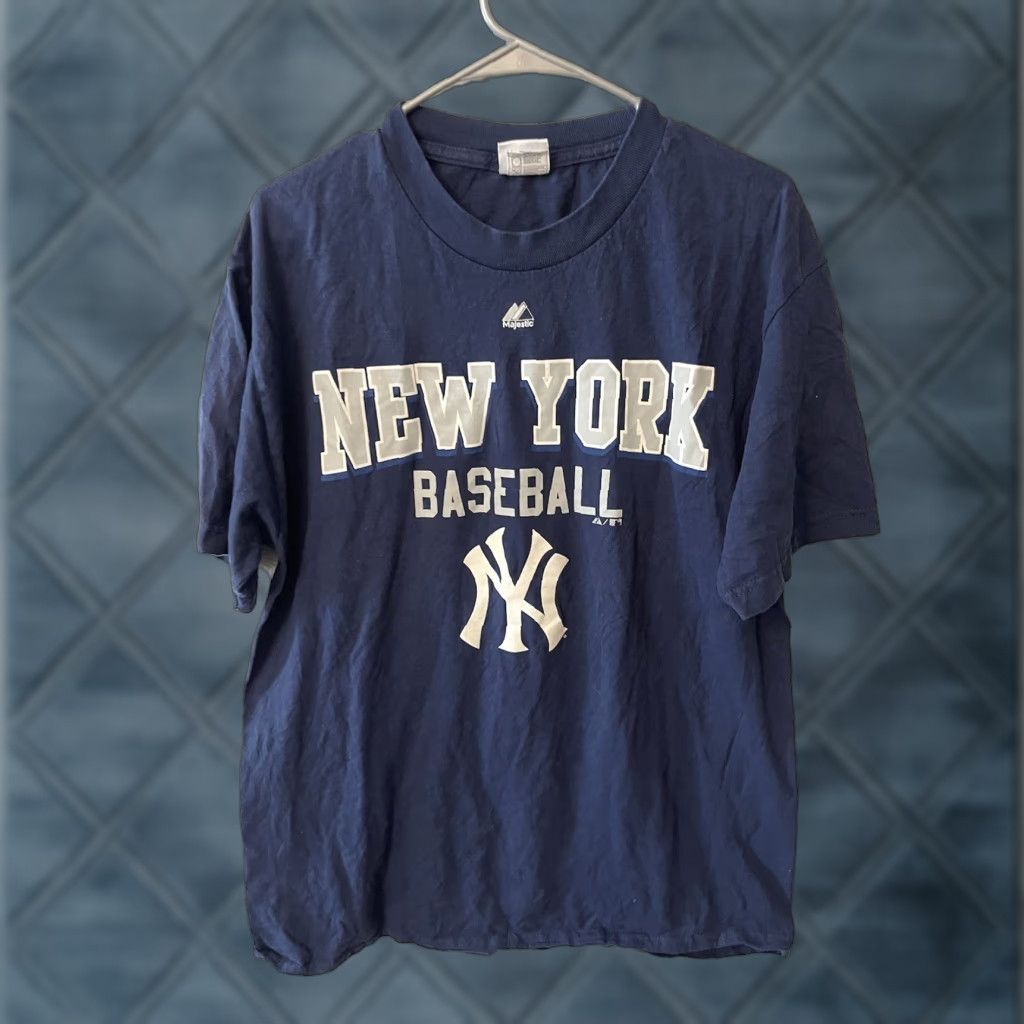 Vintage New York Yankees Majestic Mens Large Graphic T Shirt Blue Short Sleeve Tee Hoodie, Sweatshirt | FlexRushtees.com