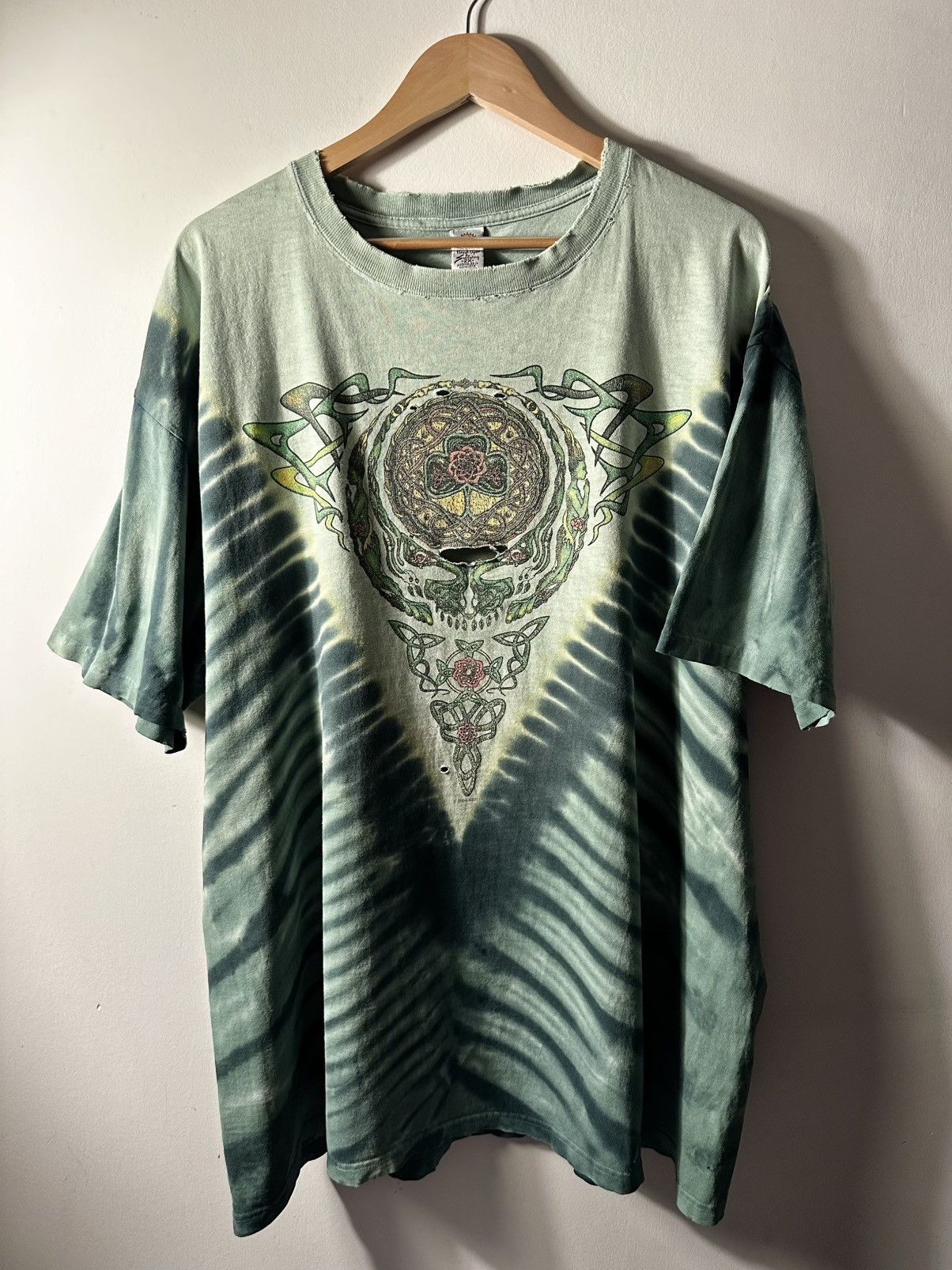 Grateful Dead Vintage 2004 Grateful Dead Celtic Tie Dye Sundog Xxl T-Shirts, Hoodie, Sweatshirt | AU16VibeMintTees.com