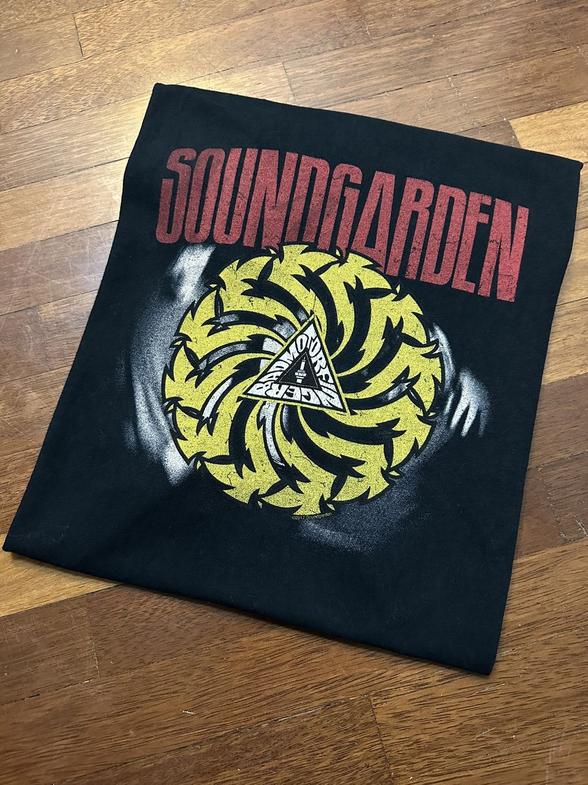 Band Tees 2017 Soundgarden Bad Motor Finger Hoodie, Sweatshirt | AU16VibeMintTees.com