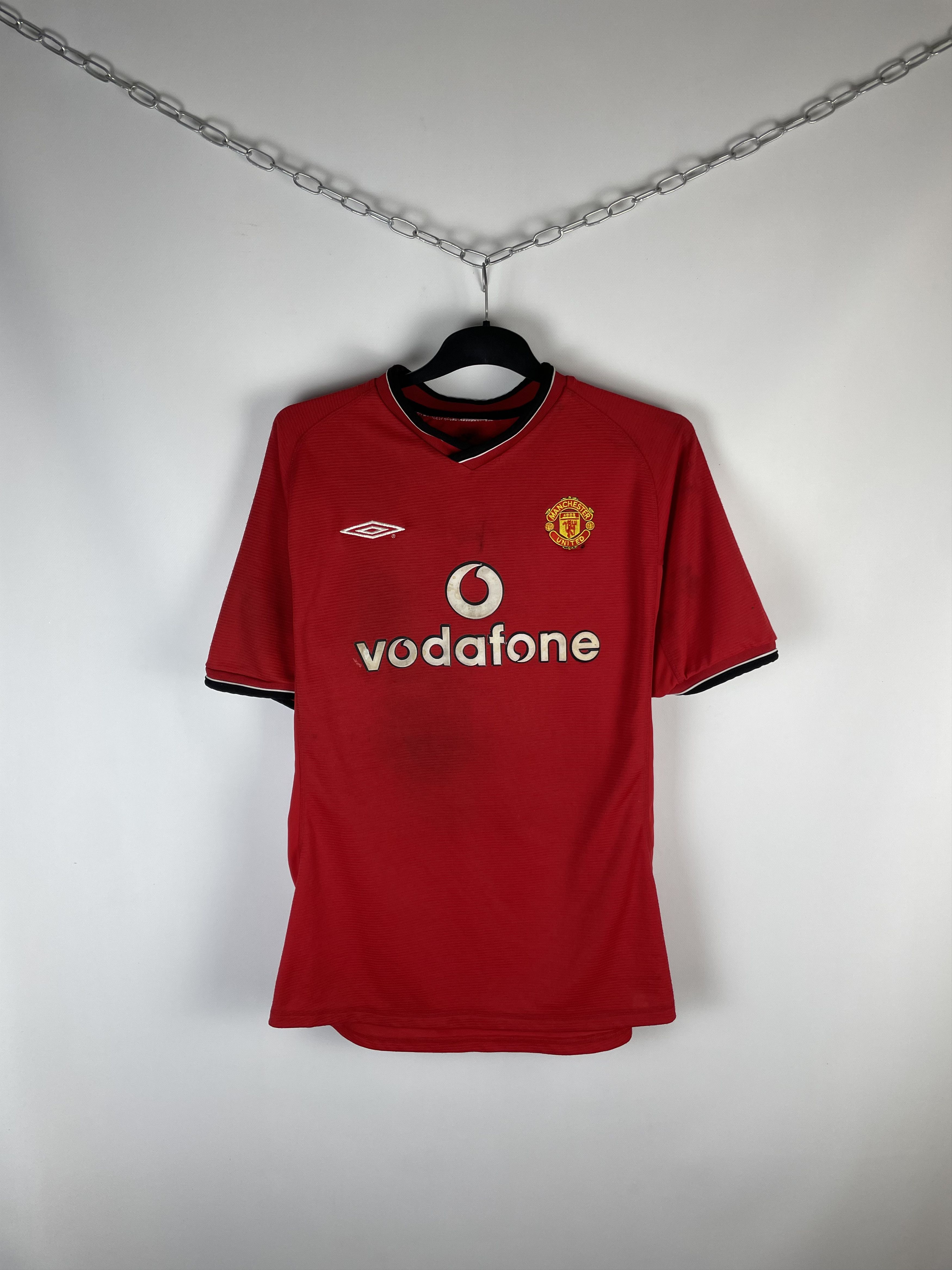 Umbro Manchester United 2000 2001 Home Kit Soccer Jersey T-Shirts, Hoodie, Sweatshirt | FlexRushtees.com