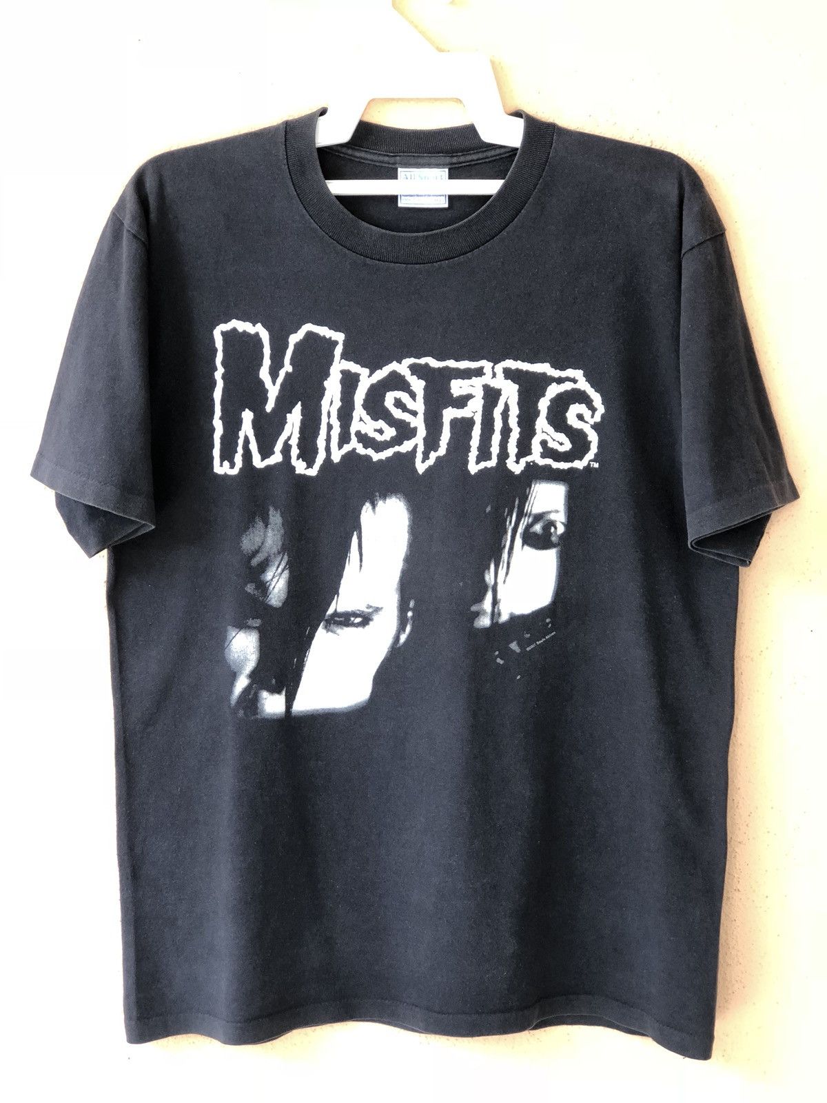 Misfits X Vintage Vintage Misfits American Legend Punk Band Promo Tee Hoodie, Sweatshirt | FlexRushtees.com