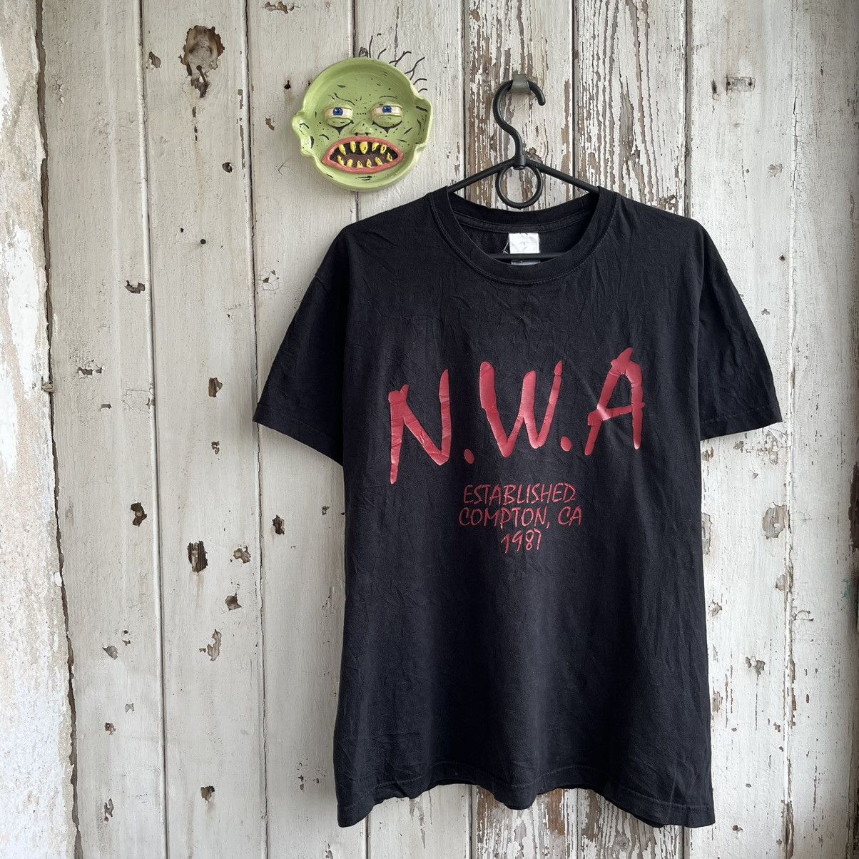 Rap Tees Nwa Vintage Tee Rare Rap Eazy E Dr Dre Hoodie, Sweatshirt | FlexRushtees.com