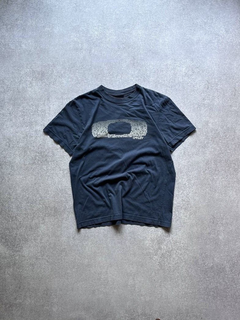 Vintage Oakley Archival Boxy T Shirt Y2k L Hoodie, Sweatshirt | FlexRushtees.com