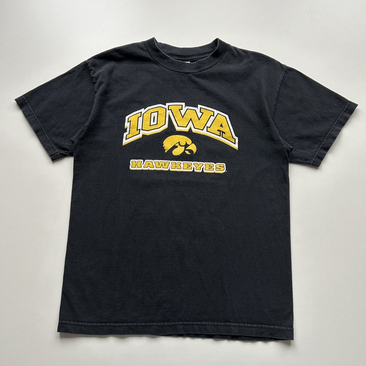 Ncaa Vintage 2000s Iowa Hawkeyes Ncaa Graphic T Shirt Medium Rare Hoodie, Sweatshirt | FlexRushtees.com