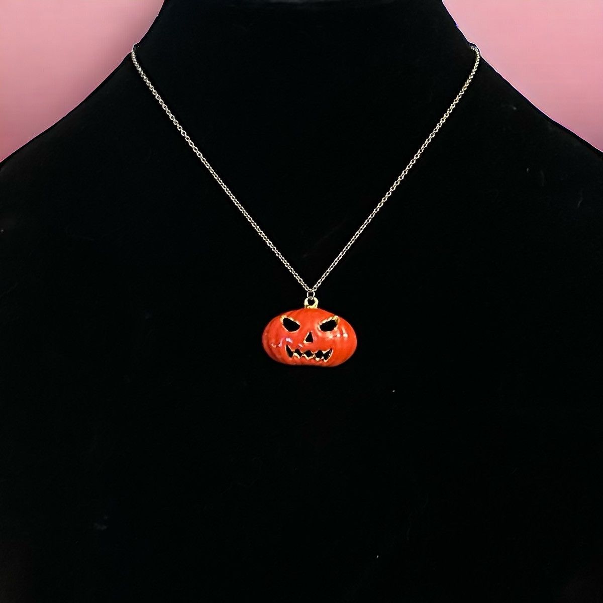 Vintage Rare Phister Ent Jack O Lantern Pendant Necklace T-Shirts, Hoodie, Sweatshirt | FlexRushtees.com