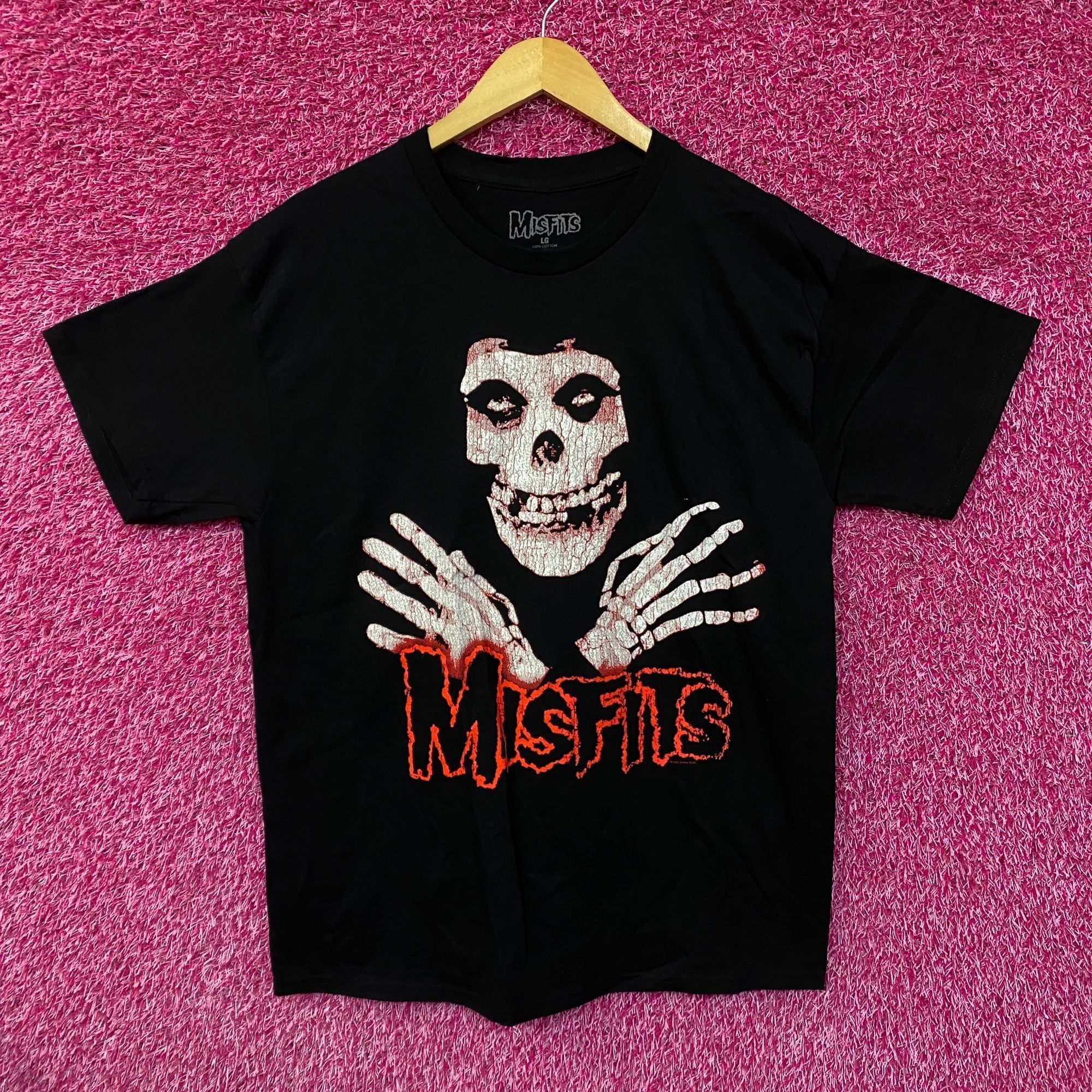 Misfits Crossed Arms Crimson Ghost Horror Punk Band Tee Larg Hoodie, Sweatshirt | FlexRushtees.com