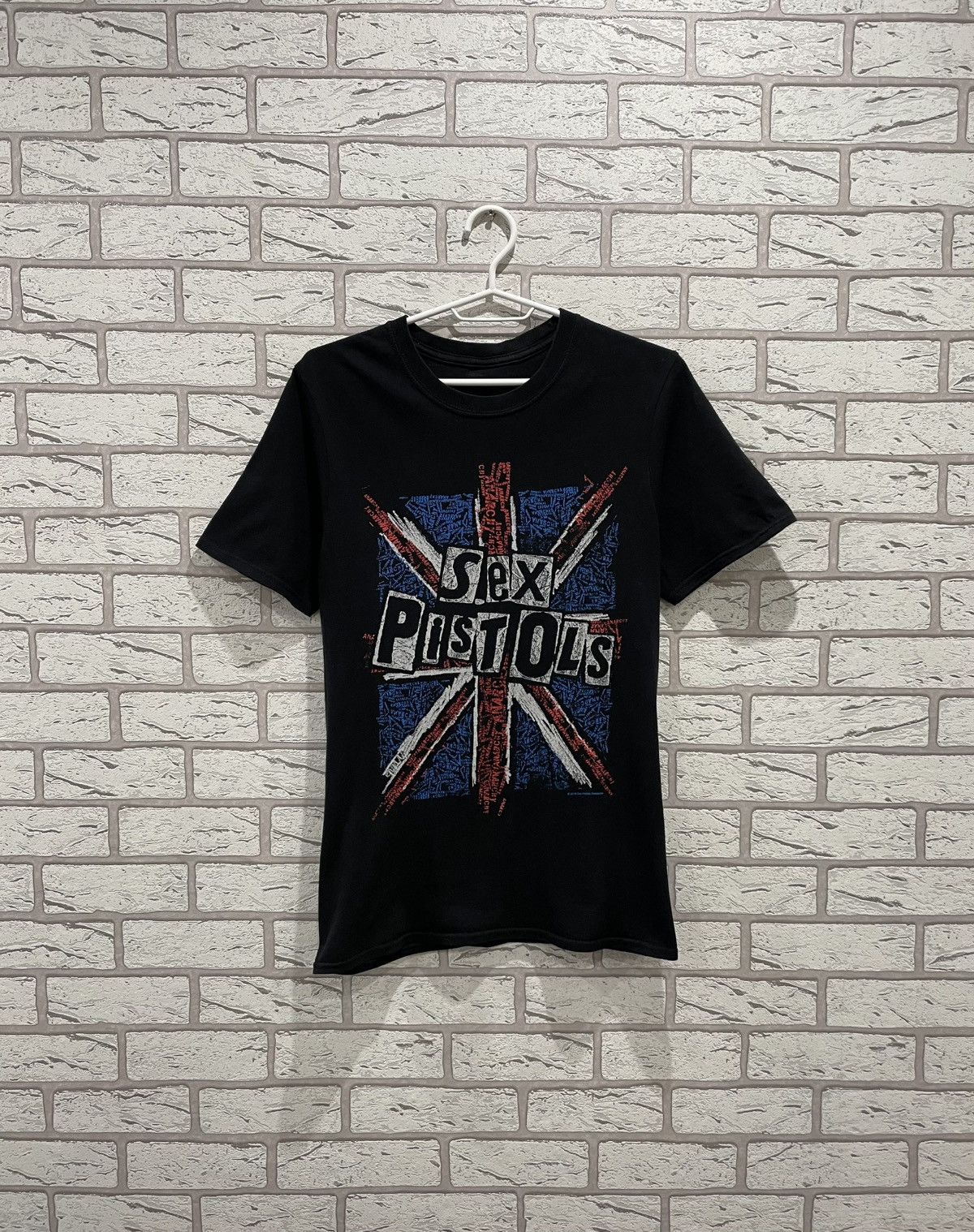 Vintage Sex Pistols Big Logo British 2018 Black T Shirt Tee Vintage Hoodie, Sweatshirt | FlexRushtees.com