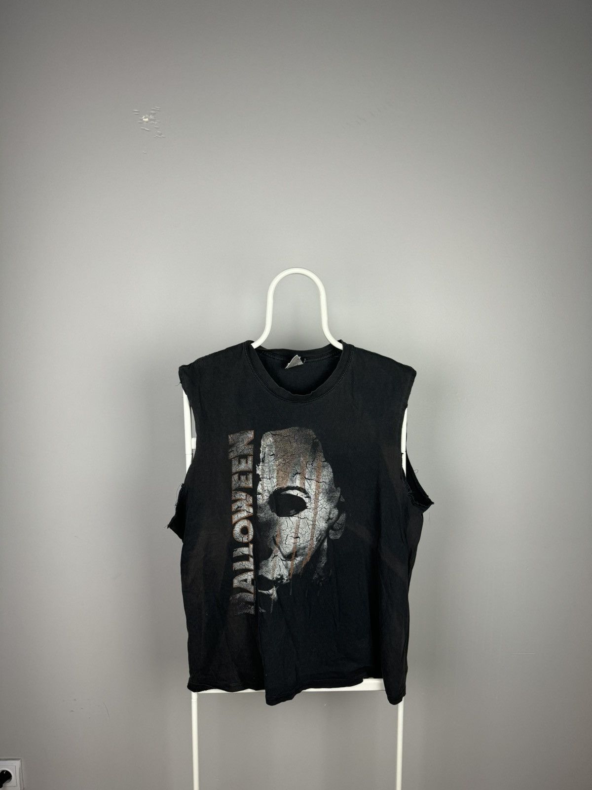 Vintage Rare Trashed Grail Helloween Tour Vintage T Shirt Hoodie, Sweatshirt | FlexRushtees.com